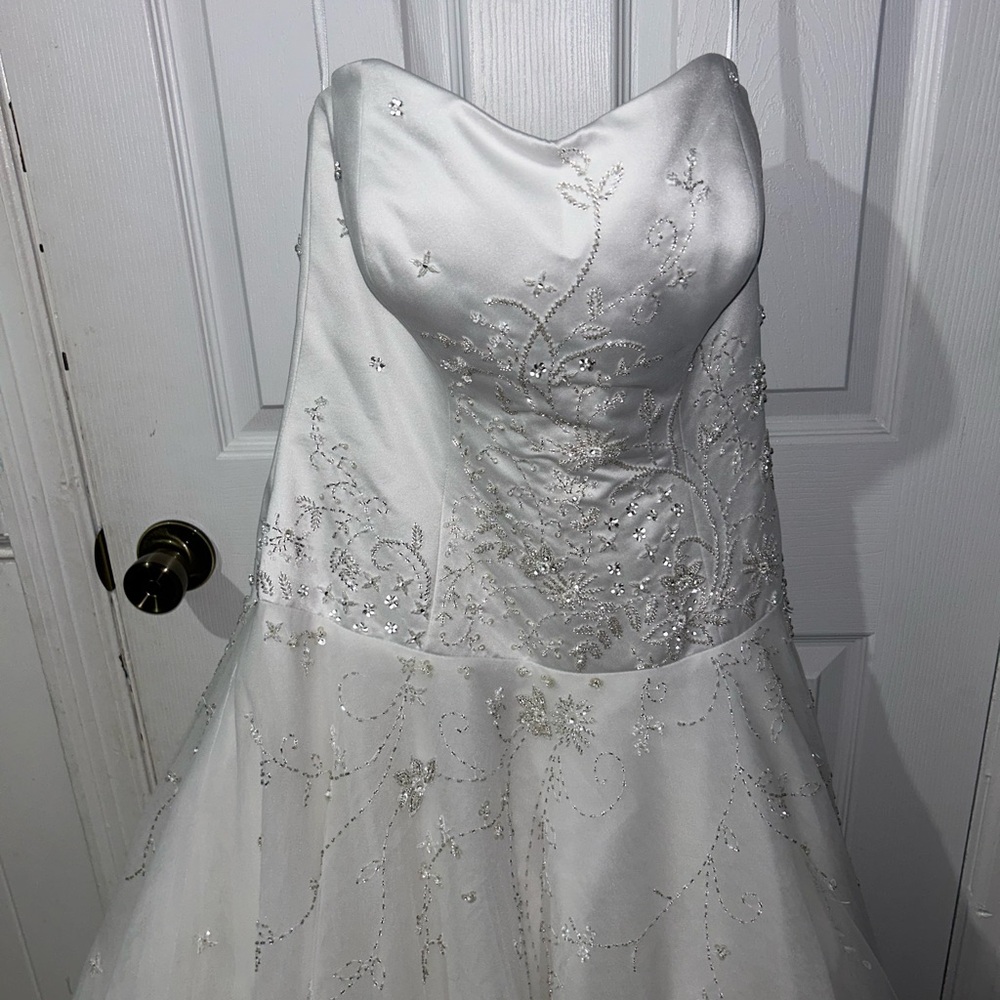 Elegant White Wedding Dress